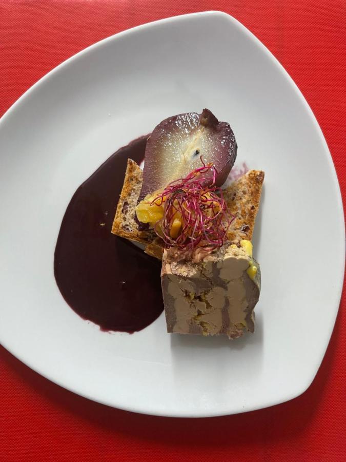 Logis Hotel Restaurant Cazes Arazat Laissac Eksteriør bilde