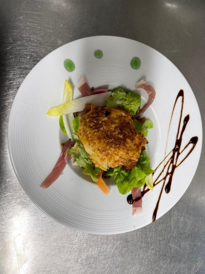 Logis Hotel Restaurant Cazes Arazat Laissac Eksteriør bilde