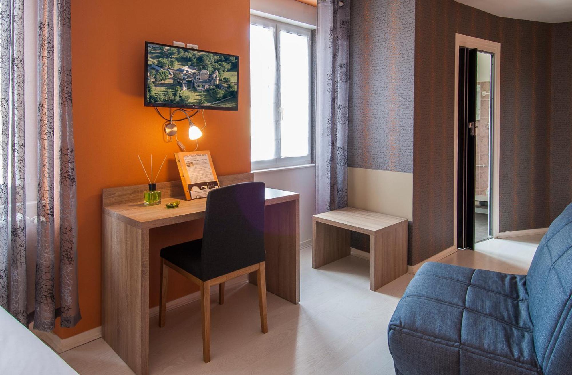 Logis Hotel Restaurant Cazes Arazat Laissac Eksteriør bilde
