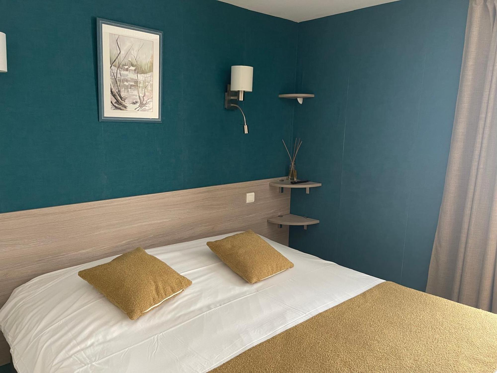 Logis Hotel Restaurant Cazes Arazat Laissac Eksteriør bilde