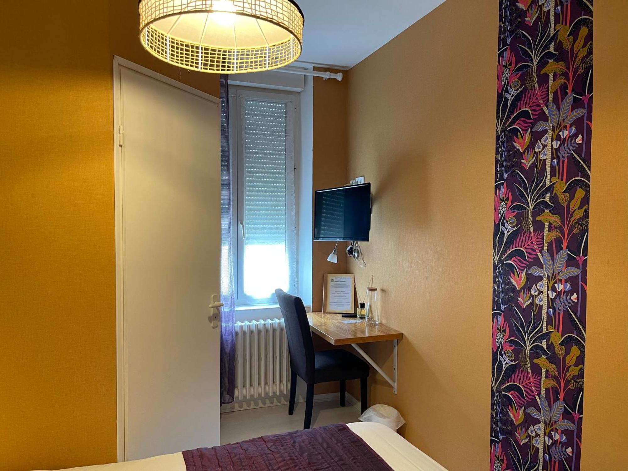 Logis Hotel Restaurant Cazes Arazat Laissac Eksteriør bilde