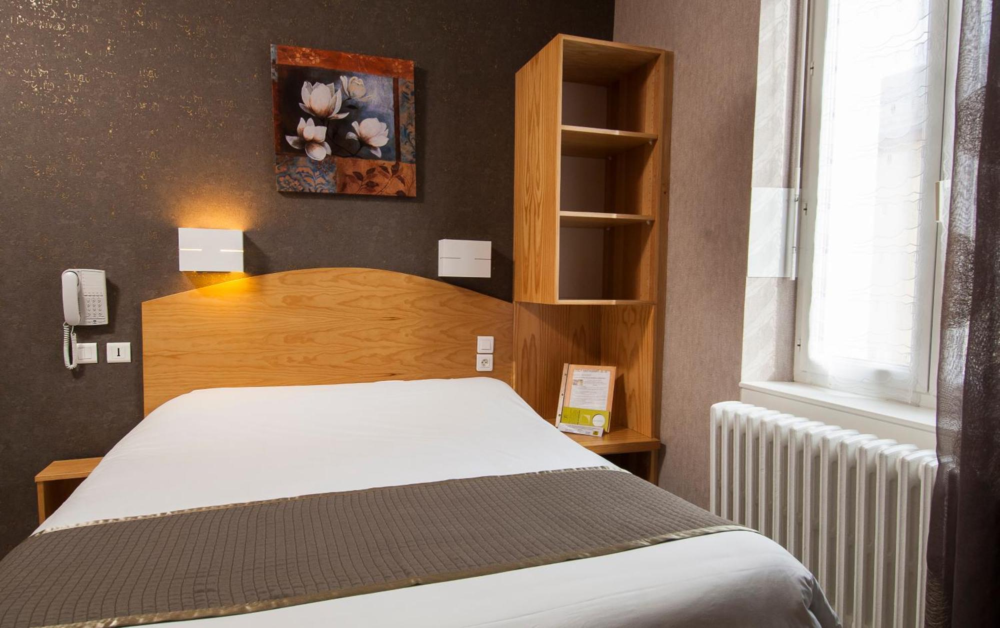 Logis Hotel Restaurant Cazes Arazat Laissac Eksteriør bilde